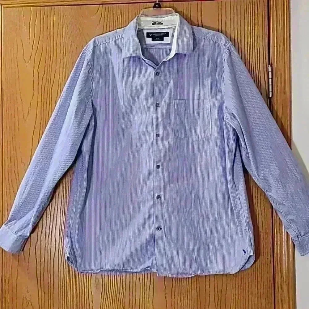 American Eagle slim fit preppy blue white striped casual button down shirt
